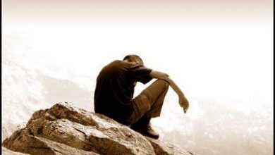 هل غريب الأطوار يثق بنفسه؟